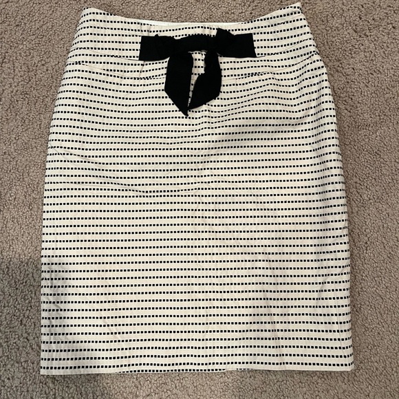 FOREVER 21 Cream/Black Lined Pencil Skirt - Picture 2 of 9